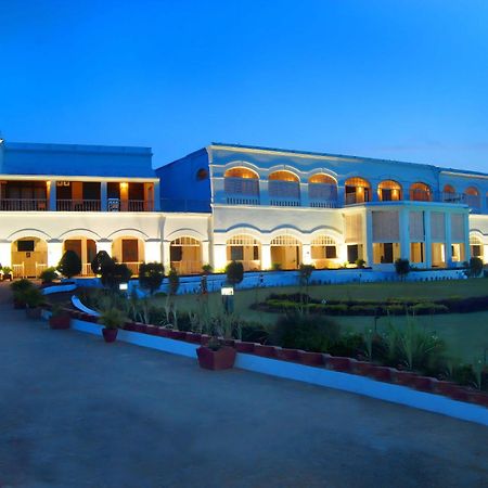 Chanakya Bnr Hotel Puri Esterno foto
