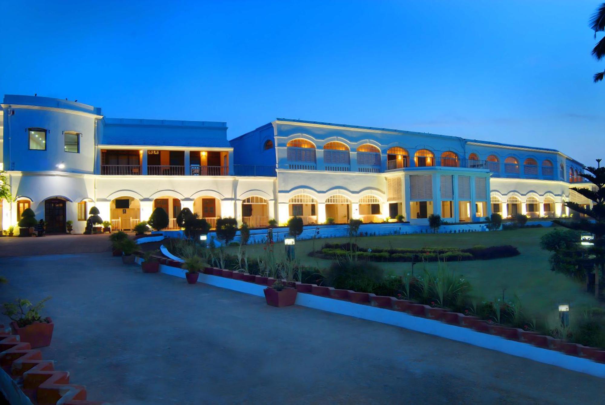Chanakya Bnr Hotel Puri Esterno foto