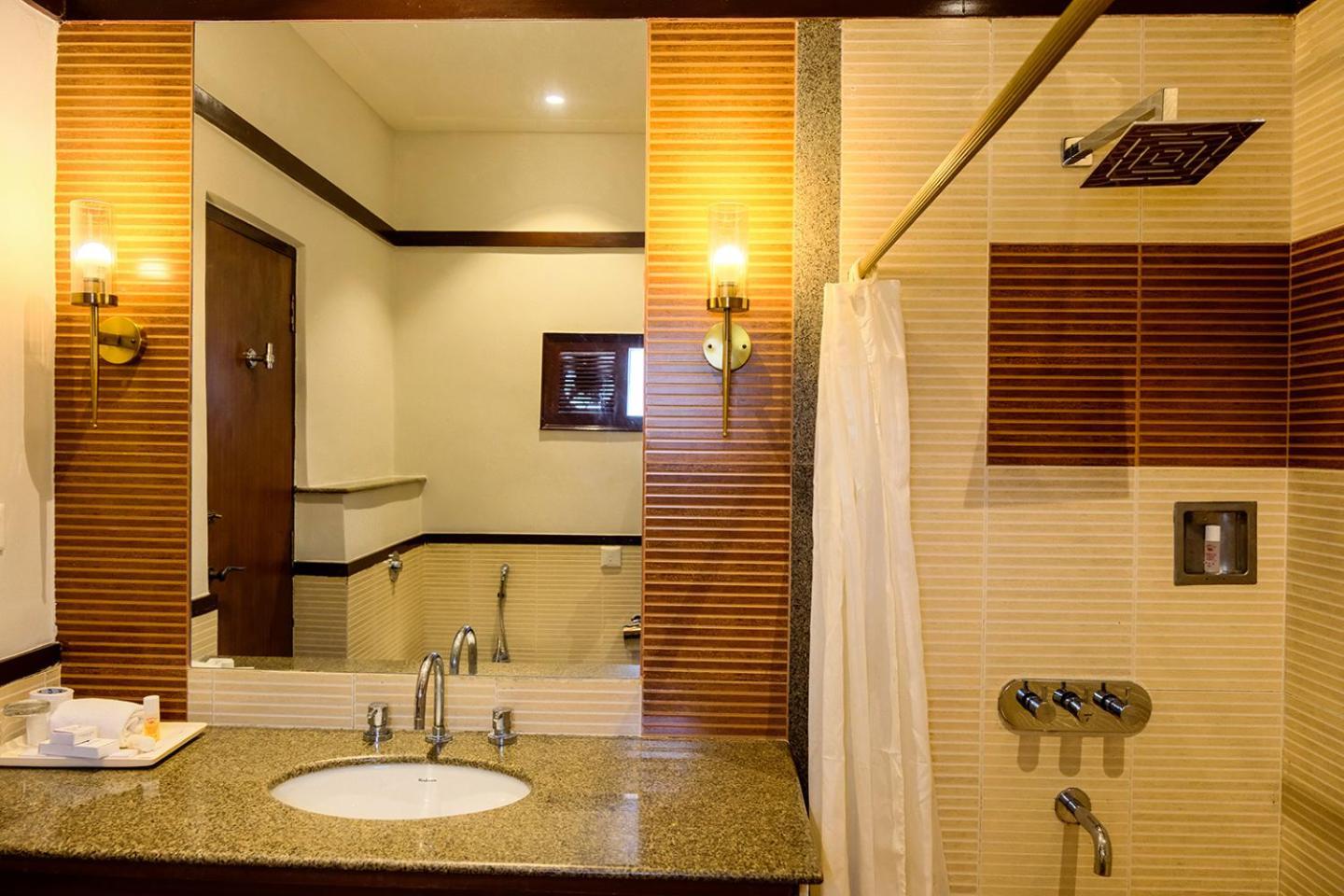 Chanakya Bnr Hotel Puri Esterno foto