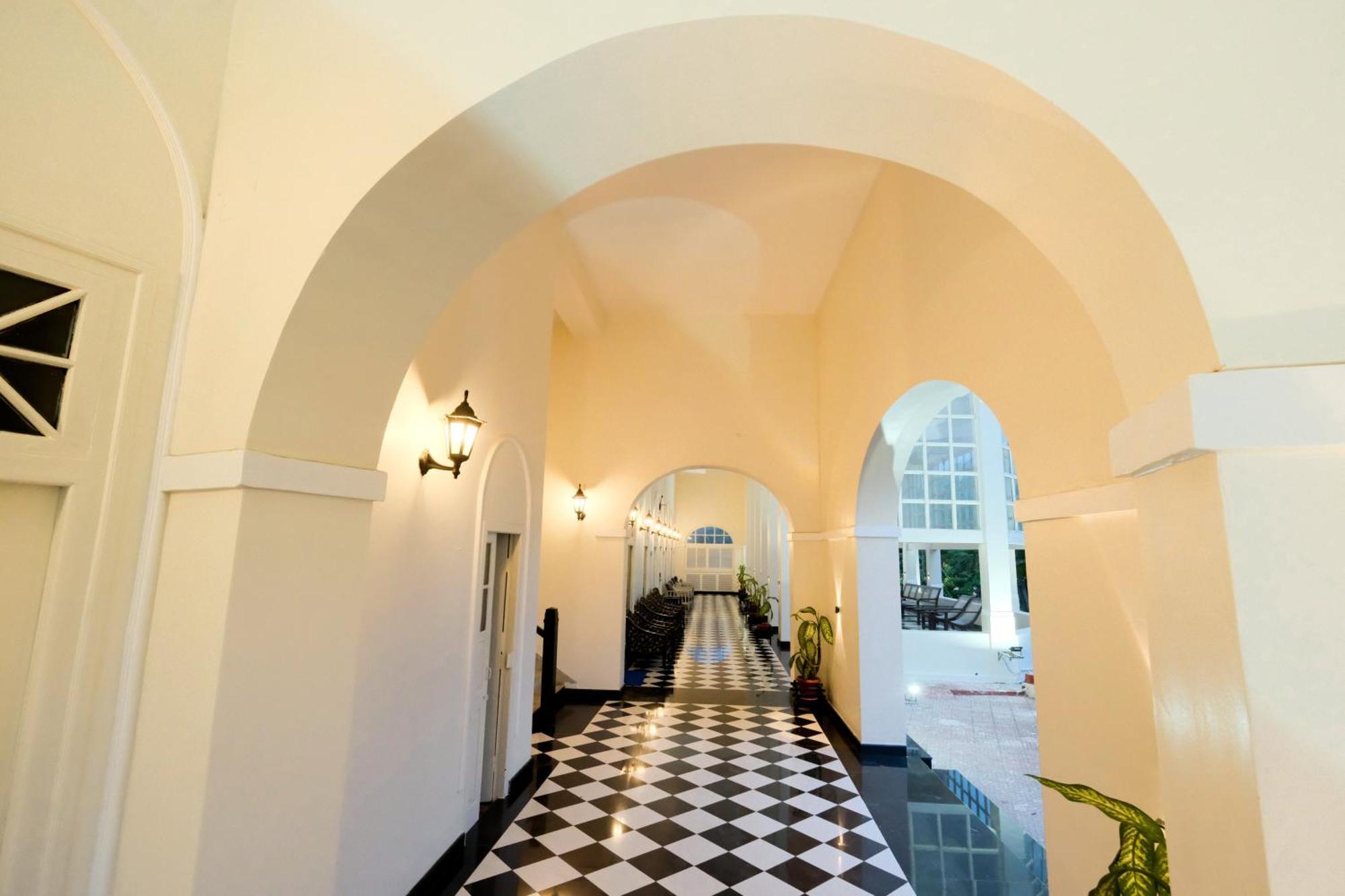 Chanakya Bnr Hotel Puri Esterno foto