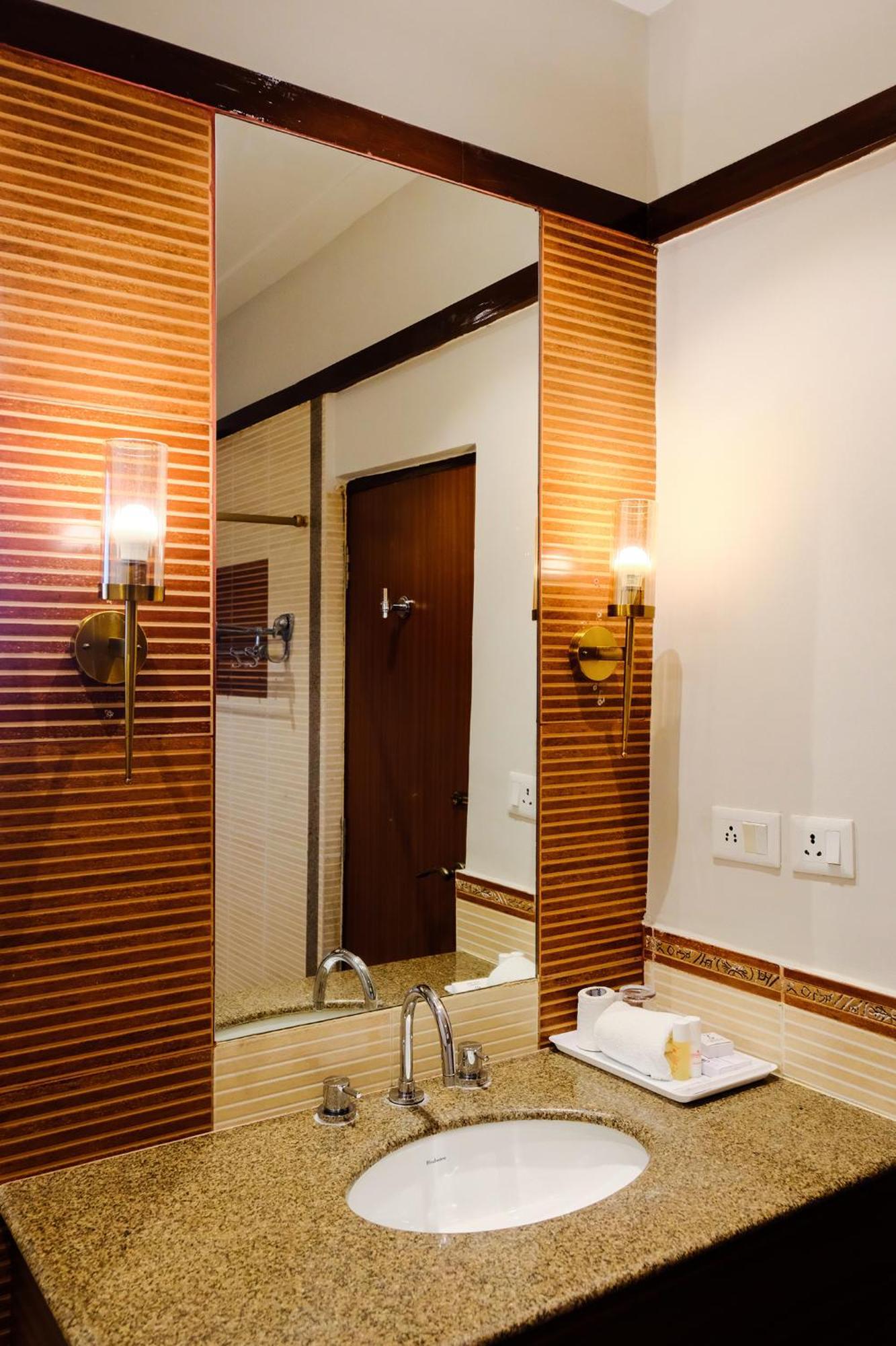 Chanakya Bnr Hotel Puri Esterno foto